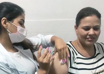 Feirenses aproveitam o Dia D para garantir imunização contra a gripe e Covid