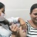Feirenses aproveitam o Dia D para garantir imunização contra a gripe e Covid