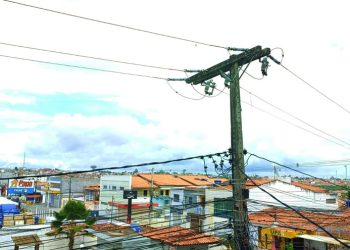Nº de ‘gatos’ energia removidos na Bahia cresce 11%; eletricidade furtada abasteceria Feira de Santana por 45 dias