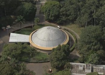 Público diz adeus a Rita Lee no planetário do Ibirapuera em São Paulo