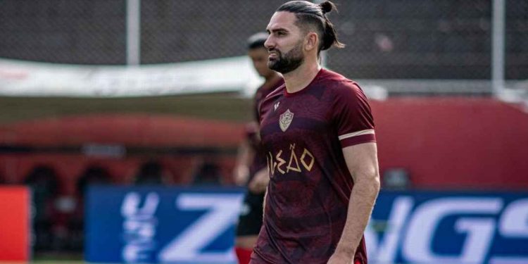 Atacante do Vitória, Léo Gamalho passa por procedimento cirúrgico após diagnóstico de câncer de pele