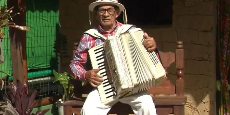 Músico baiano tem sanfona presenteada por Luiz Gonzaga furtada em camarim de show