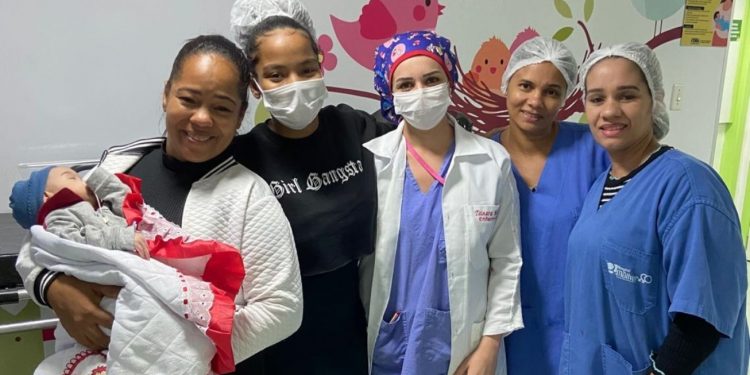 Bebê internado no Hospital da Mulher consegue transferência após 97 dias