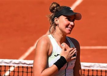 Bia Haddad luta, mas é superada por número 1 na semi de Roland Garros