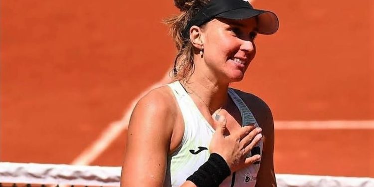 Bia Haddad luta, mas é superada por número 1 na semi de Roland Garros