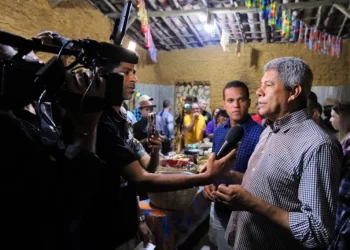 Em Castro Alves, governador acompanha Arraiá do Poeta e enfatiza a geração de renda no São João