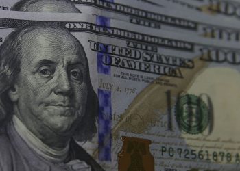Dólar cai para R$ 4,79 e encerra semestre com recuo de 9,28%