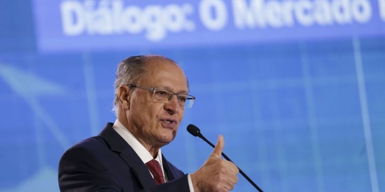 Alckmin aponta crescimento de 5% do PIB com mercado regulado de carbono