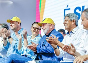 Na Bahia, Lula participa de abertura de feira de agronegócios