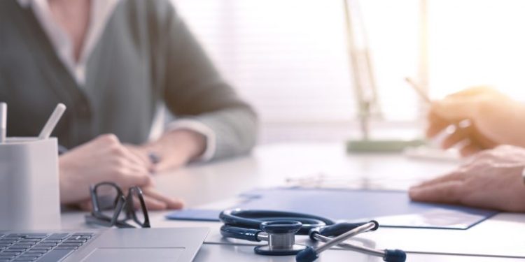 Comissão de Defesa do Consumidor debate projeto que altera planos de saúde
