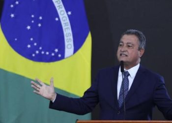 Rui Costa anuncia programa para levar internet a todas as escolas do país