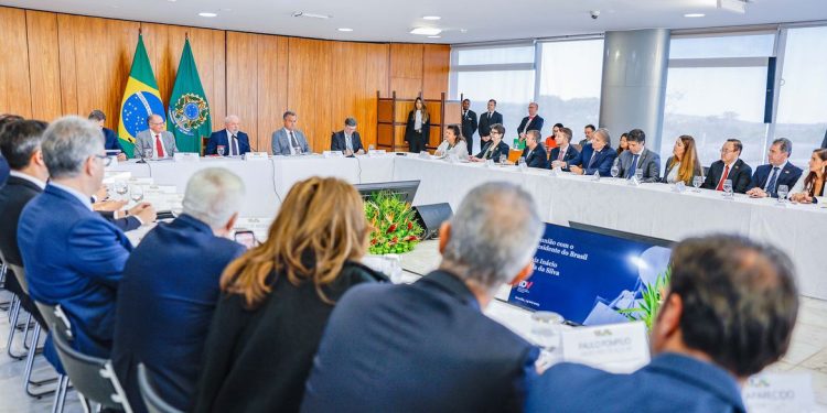 Varejistas vão ao Planalto e tratam de juros, crédito e concorrência