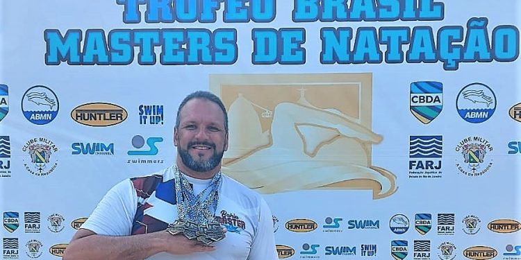 Nadador feirense conquista medalhas no Troféus Brasil de Natação Master