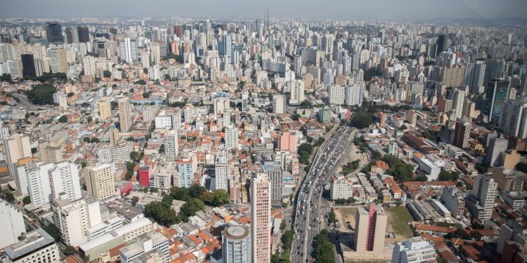 População do Brasil passa de 203 milhões, mostra Censo 2022