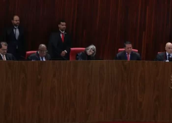 TSE entra hoje na quarta sessão para julgamento de Bolsonaro