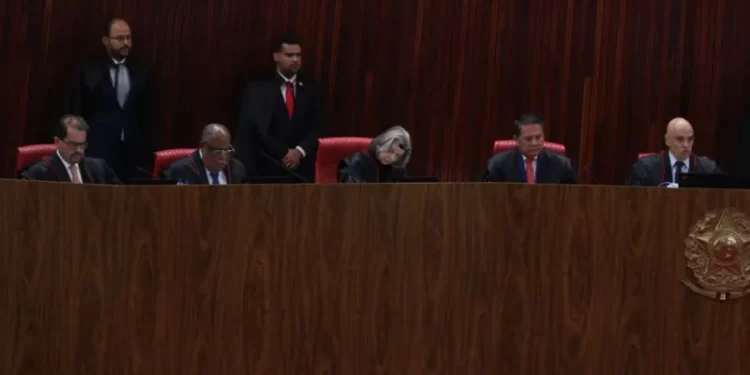 TSE entra hoje na quarta sessão para julgamento de Bolsonaro