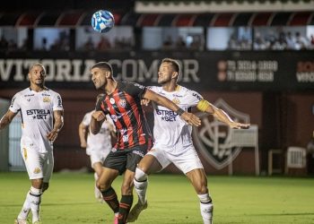 Vitória perde para o Criciúma no Barradão e deixa a liderança da Série B