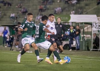Vitória joga mal e perde para o Guarani no Brinco de Ouro