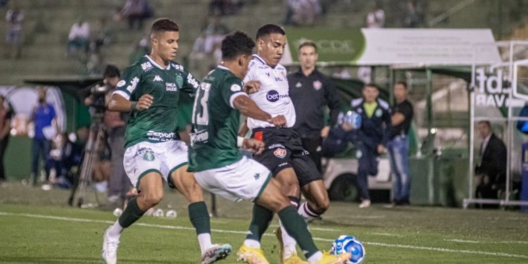 Vitória joga mal e perde para o Guarani no Brinco de Ouro