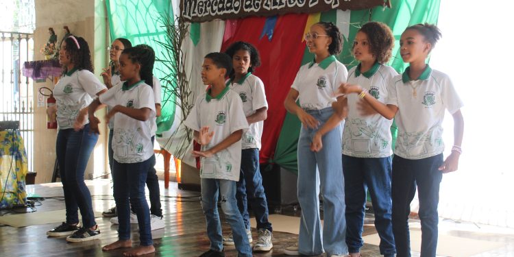Estudantes da Educação Municipal usam músicas e poesias em alerta ao trabalho infantil