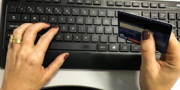 Compras de até US$ 50 pela internet ficam livres de taxação