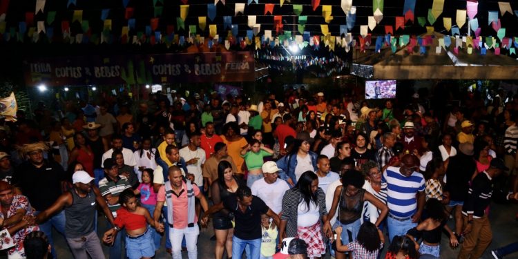 Forró e arrocha dão o tom da última noite de festa em Jaguara