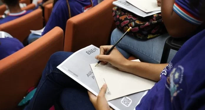 Escolas estaduais se mobilizam e apoiam estudantes para inscrições do Enem