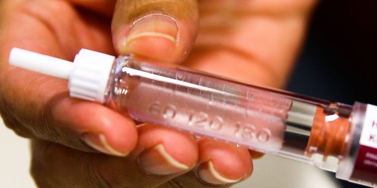 Governo antecipa entrega de 400 mil doses de insulina de ação rápida