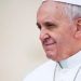 Vaticano diz que Papa precisou de auxílio na respiração mas está bem e progredindo