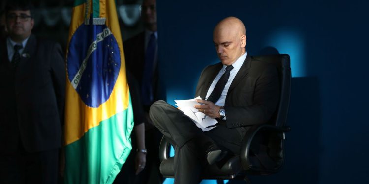 Alexandre de Moraes é hostilizado na Itália e políticos reagem