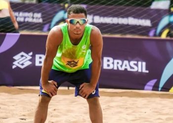 Apesar da falta de estruturas e incentivos ao vôlei de praia, atleta feirense  se destaca no esporte