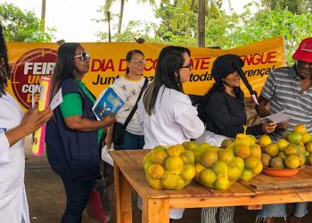 Blitz contra dengue é realizada na feira da Estação Nova