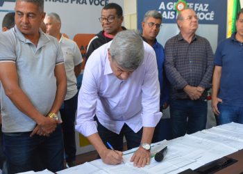 Colbert Martins autoriza ordem de serviço para obras de quatro escolas municipais