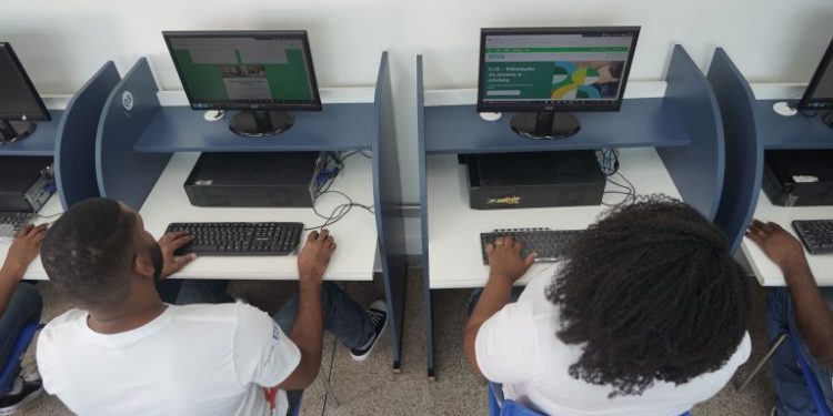 EJA: SESI oferece 500 vagas gratuitas para conclusão do ensino médio e fundamental em Feira