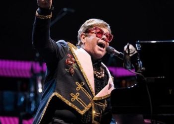 Fãs do mundo inteiro se despedem de Elton John no último show do cantor