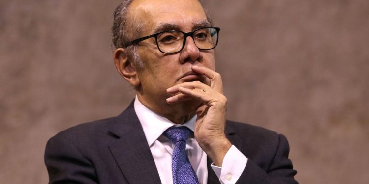 Gilmar Mendes suspende investigação que envolve aliados de Lira