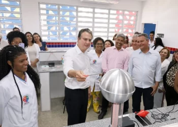 Governador entrega Colégio de Tempo Integral em Feira de Santana