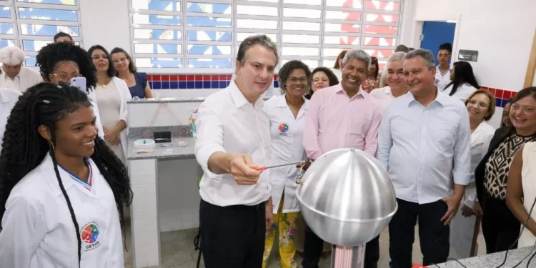 Governador entrega Colégio de Tempo Integral em Feira de Santana