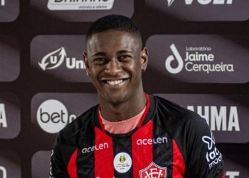 Emprestado pelo Goiás, Jhonny Lucas chega para defender o Vitória na sequência da Série B