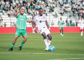 Vitória perde em Caxias e pode sair do G4 da Série B