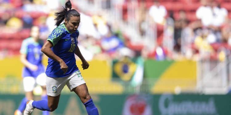 Brasil inicia busca por título inédito da Copa diante do Panamá