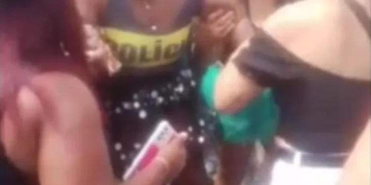Mulher é baleada em desfile tradicional do ‘Bando Anunciador’ em Feira de Santana