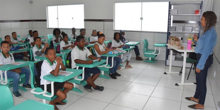 Prefeitura de Feira convoca 55 professores temporários para contratação imediata