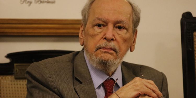 Corpo do ex-ministro Sepúlveda Pertence é sepultado em Brasília