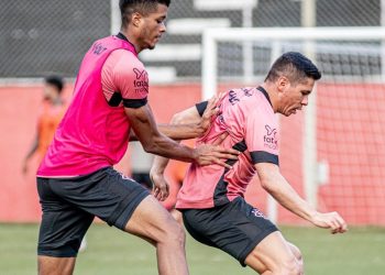 Vitória enfrenta o Vila Nova nesta segunda pela Série B