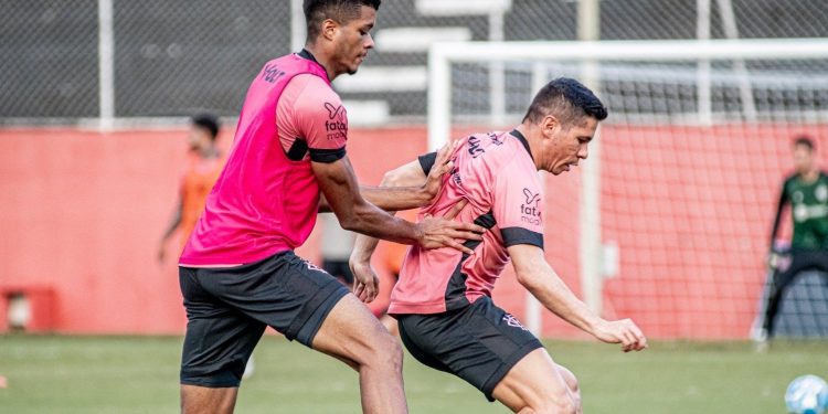 Vitória enfrenta o Vila Nova nesta segunda pela Série B