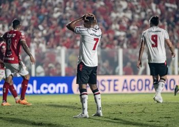 Vitória perde para o Vila Nova e está fora do G4 da Série B