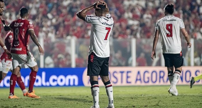 Vitória perde para o Vila Nova e está fora do G4 da Série B