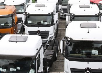 Lula assina MP que destina mais R$ 300 mi para compra de carros