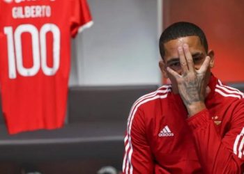 Reforço na lateral direita, Gilberto chega a Salvador para assinar com o Bahia